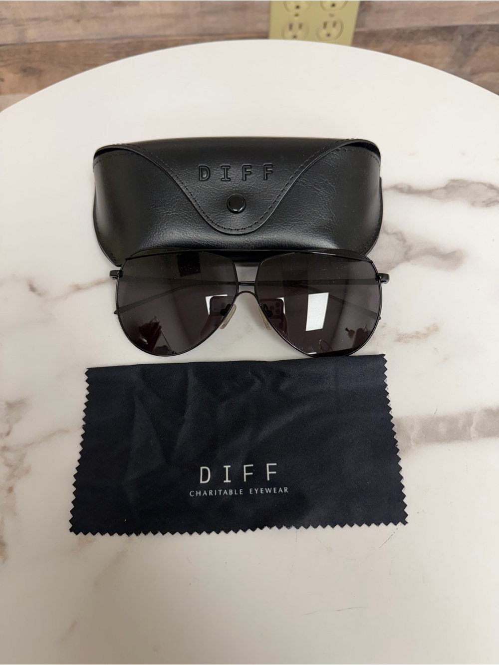DIFF Charitable Eyewear Black Metal Aviator Sunglasses N/S